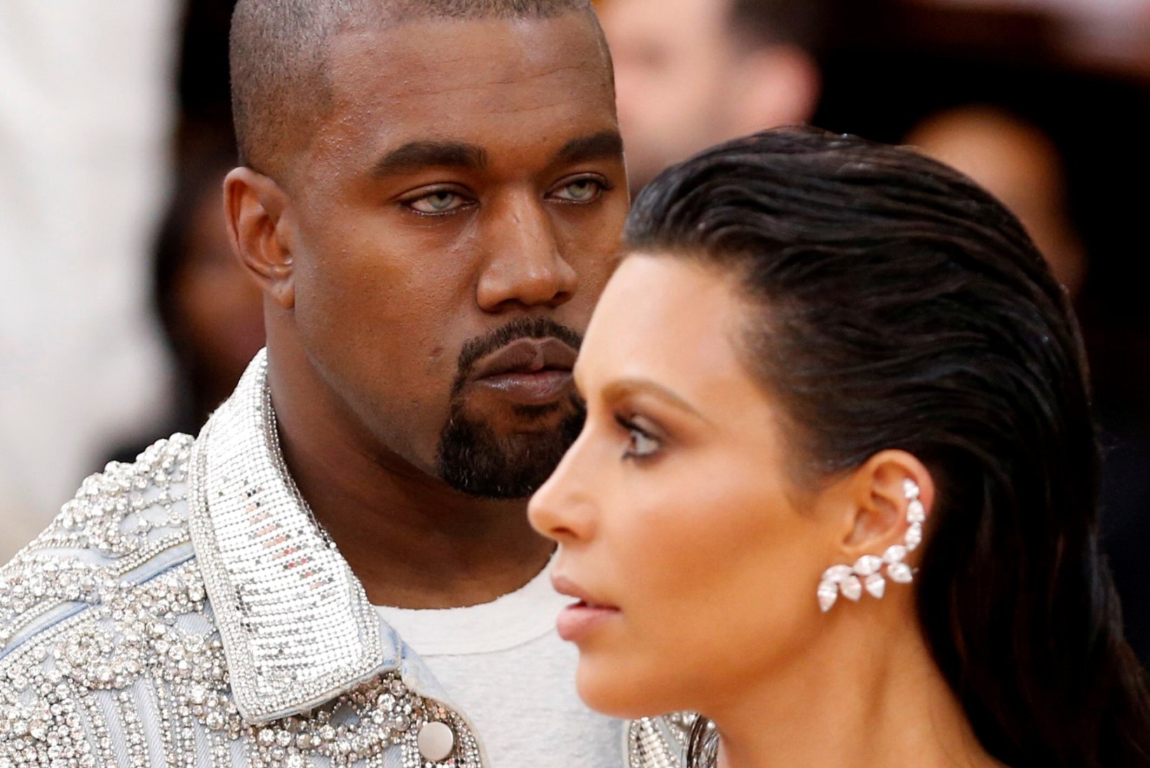 KRIISIKOOSOLEK: hüsteeriliselt nuttev Kim kohtus üle pika aja Kanyega
