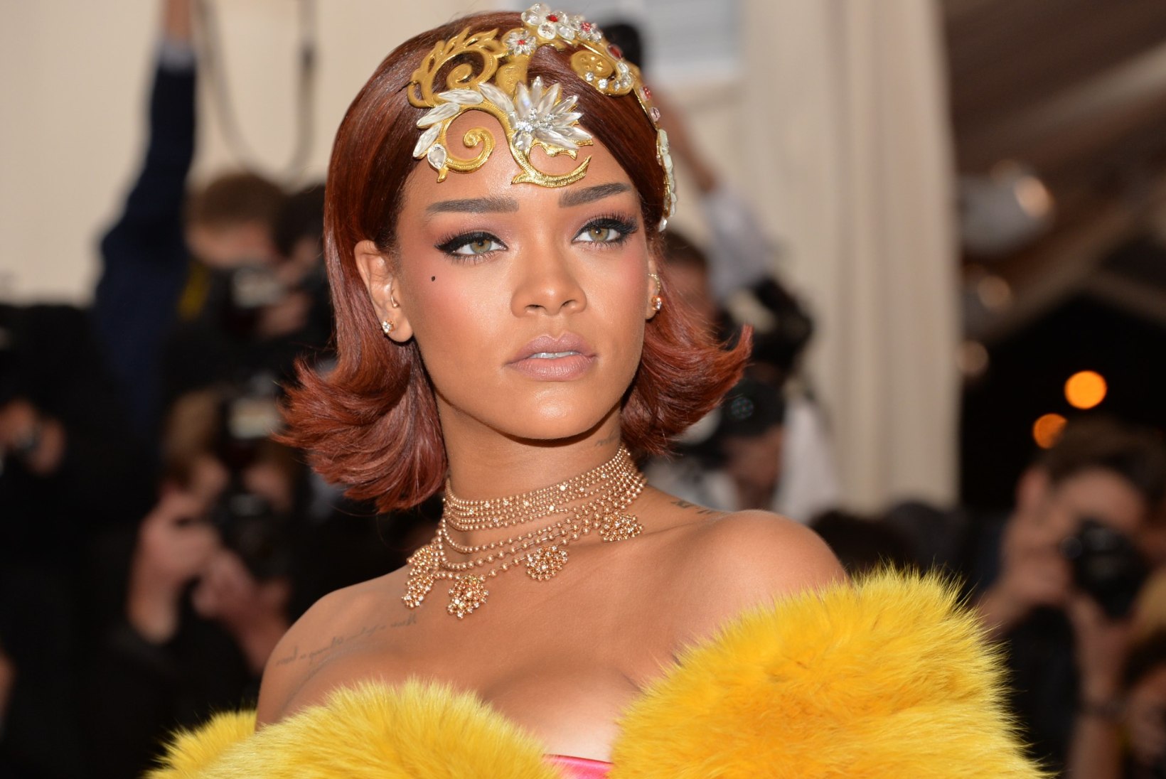 ÜLLATAV: Rihanna võrdleb oma kuulsaimat kleiti klounikostüümiga
