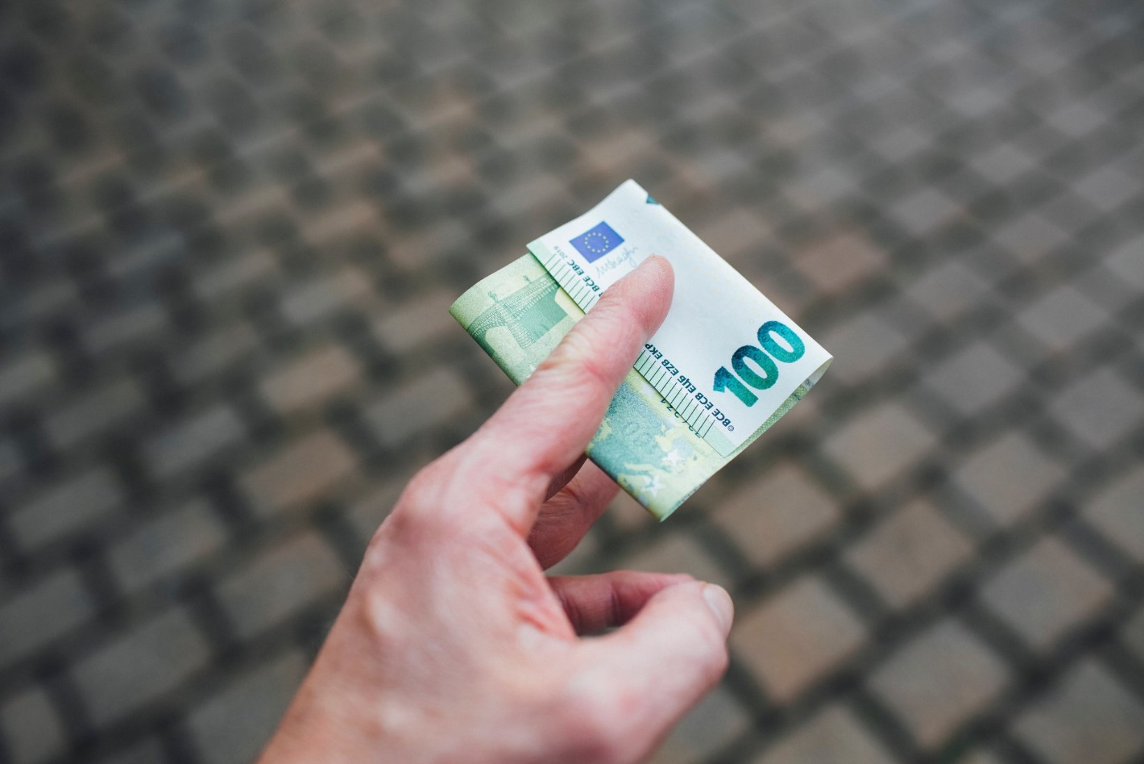 Eesti inimesed arutlevad: miks ja kuidas teenid palgale lisa?