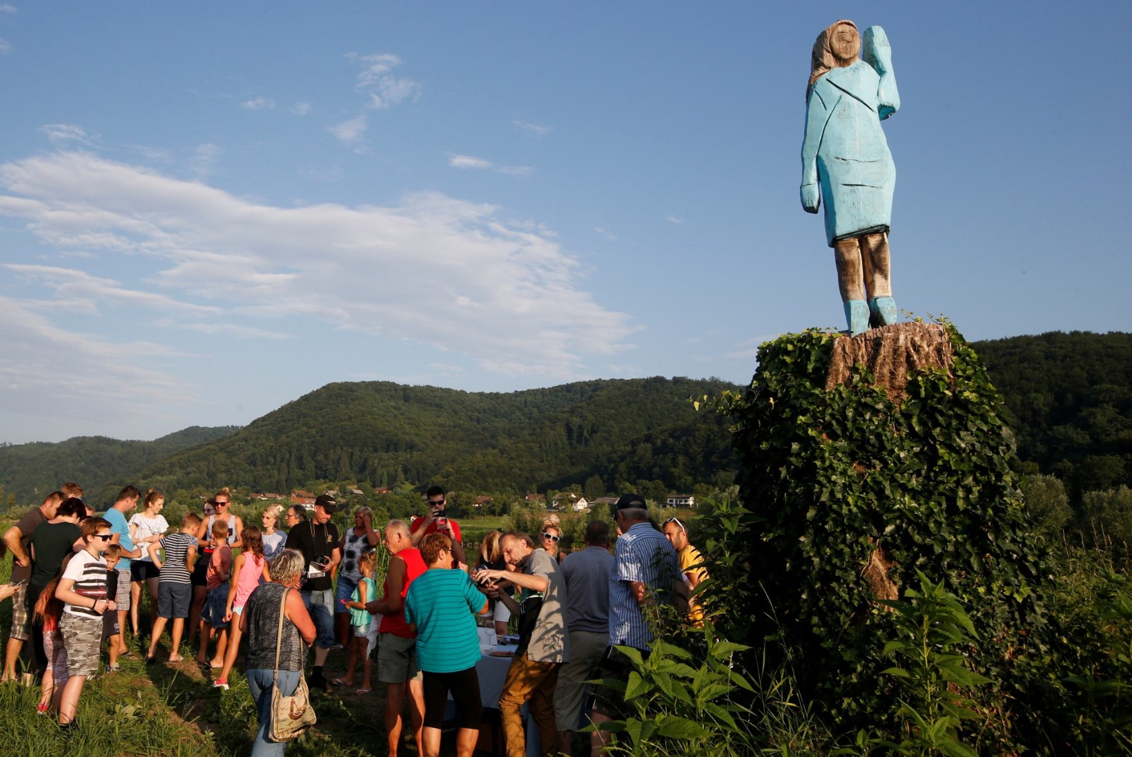 Melania Trumpi kuju Sloveenias pandi põlema