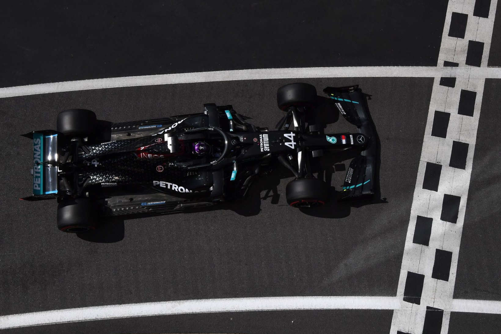 Hamilton edestas ülejäänuid pika puuga, Mercedes püstitas rekordi