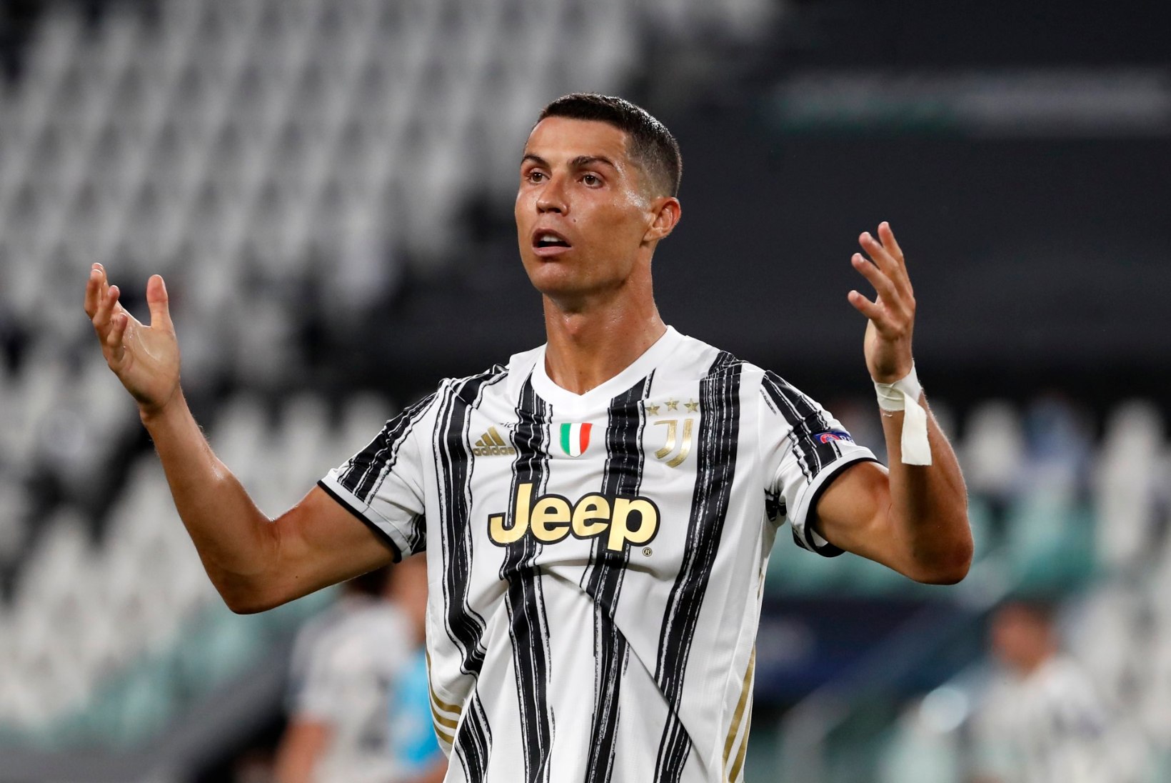 Uskumatu lüke: Juventus pakub Ronaldot Messi tiimikaaslaseks