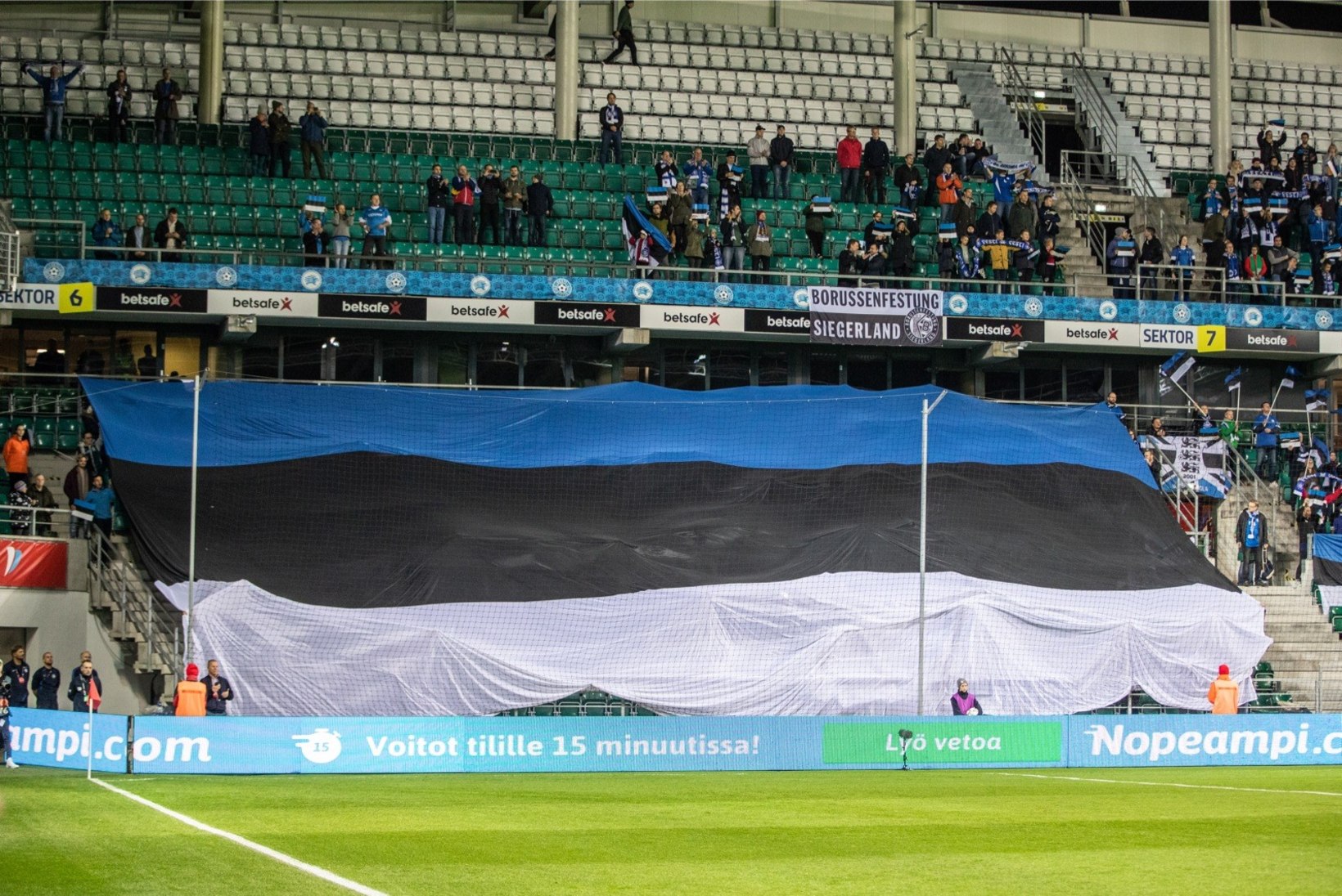 Eesti vutikoondise fänne koondav Jalgpallihaigla andis üle Jalgpalligeeniuse tiitli