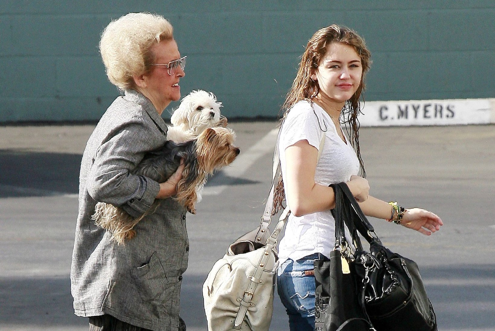 Miley Cyrus leinab armastatud vanaema