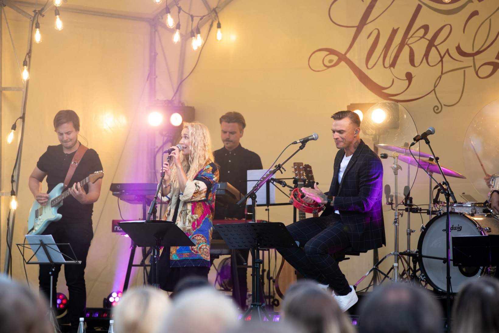 GALERII | Lenna Kuurmaa ja Tanel Padar alustasid Luke mõisas kontserttuuri