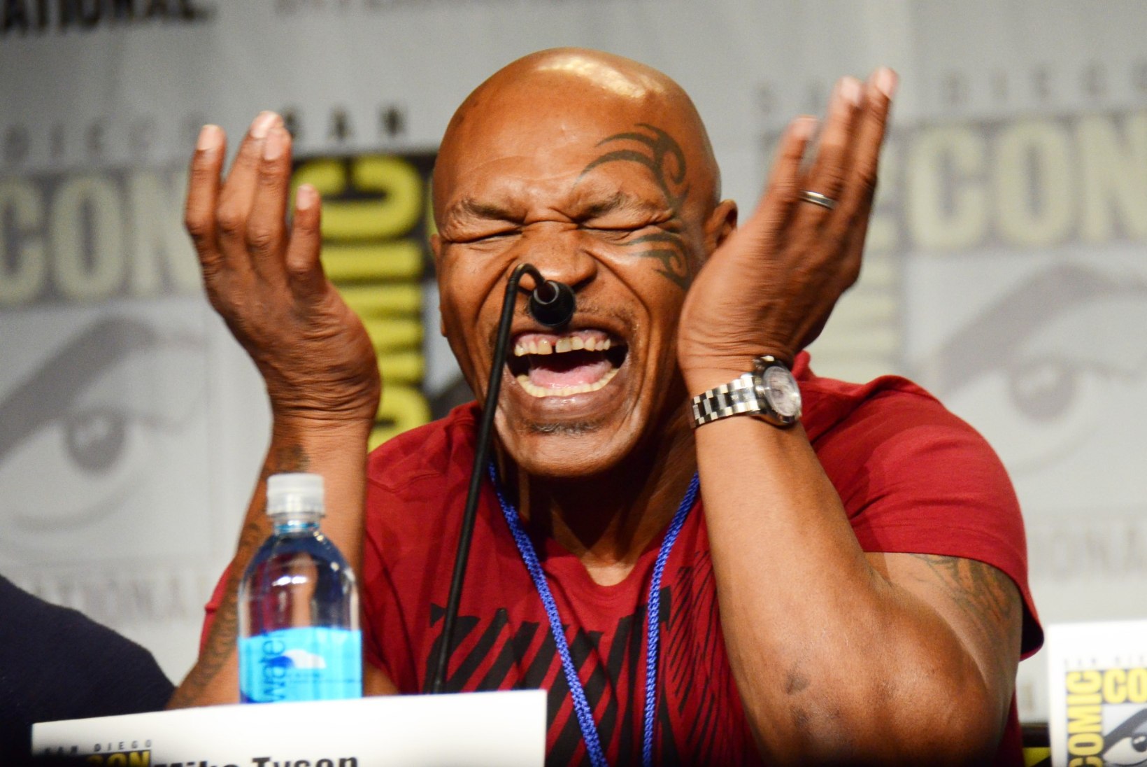 VIDEO | Mike Tysoni rusikad on väledamad kui superkangelasel, aga juua ta ei oska