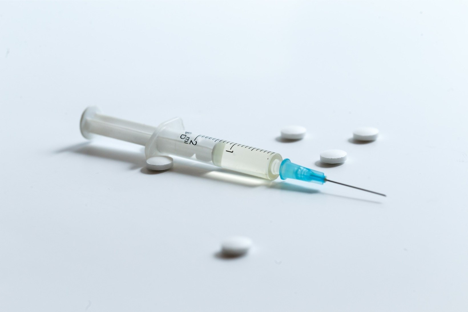 Ühendkuningriigi koroonavaktsiini uuringud jätkuvad pärast mõnepäevast pausi