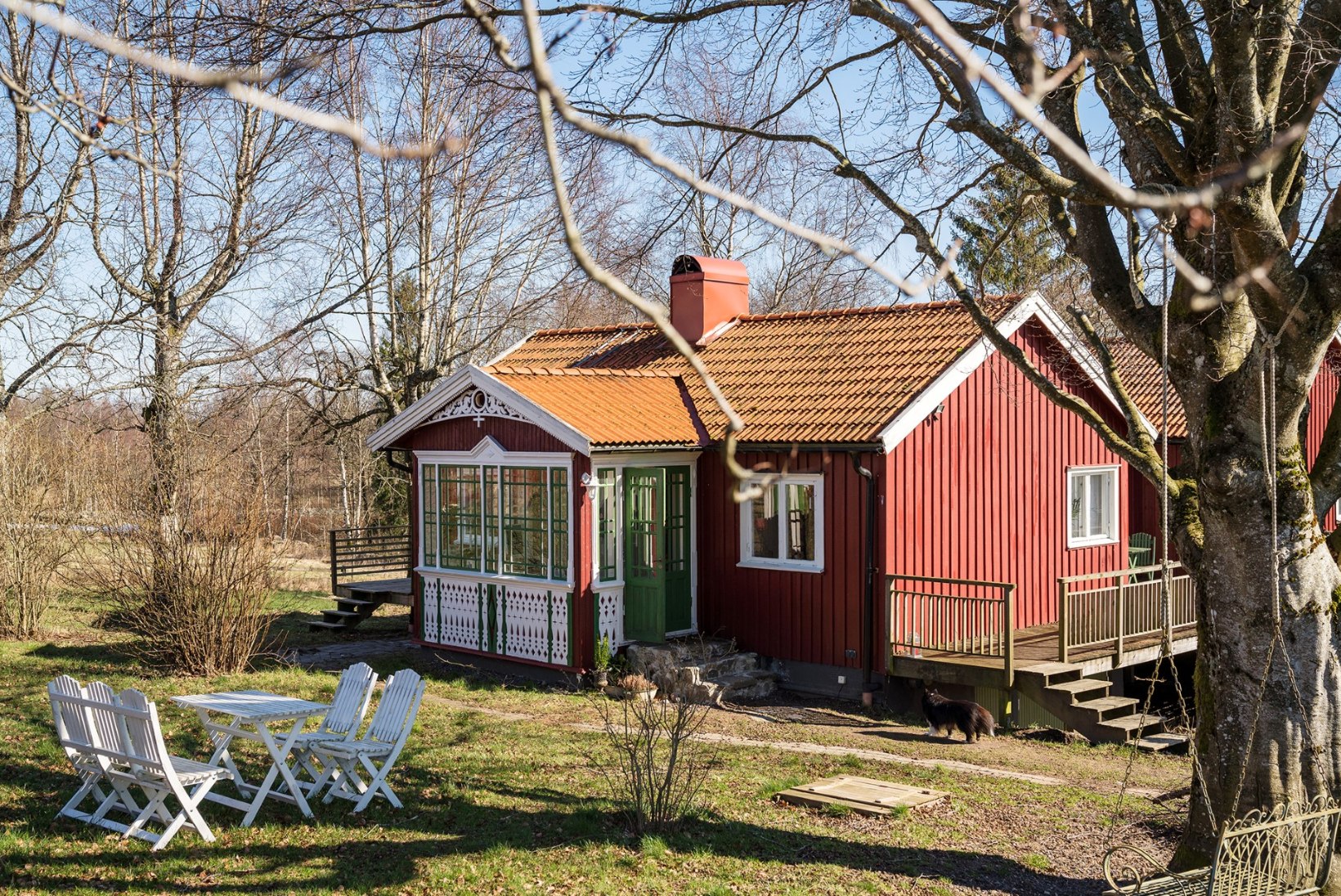 FOTOLUGU | Skandinaavialikult maagiline mustrimäng vanaisa majakeses