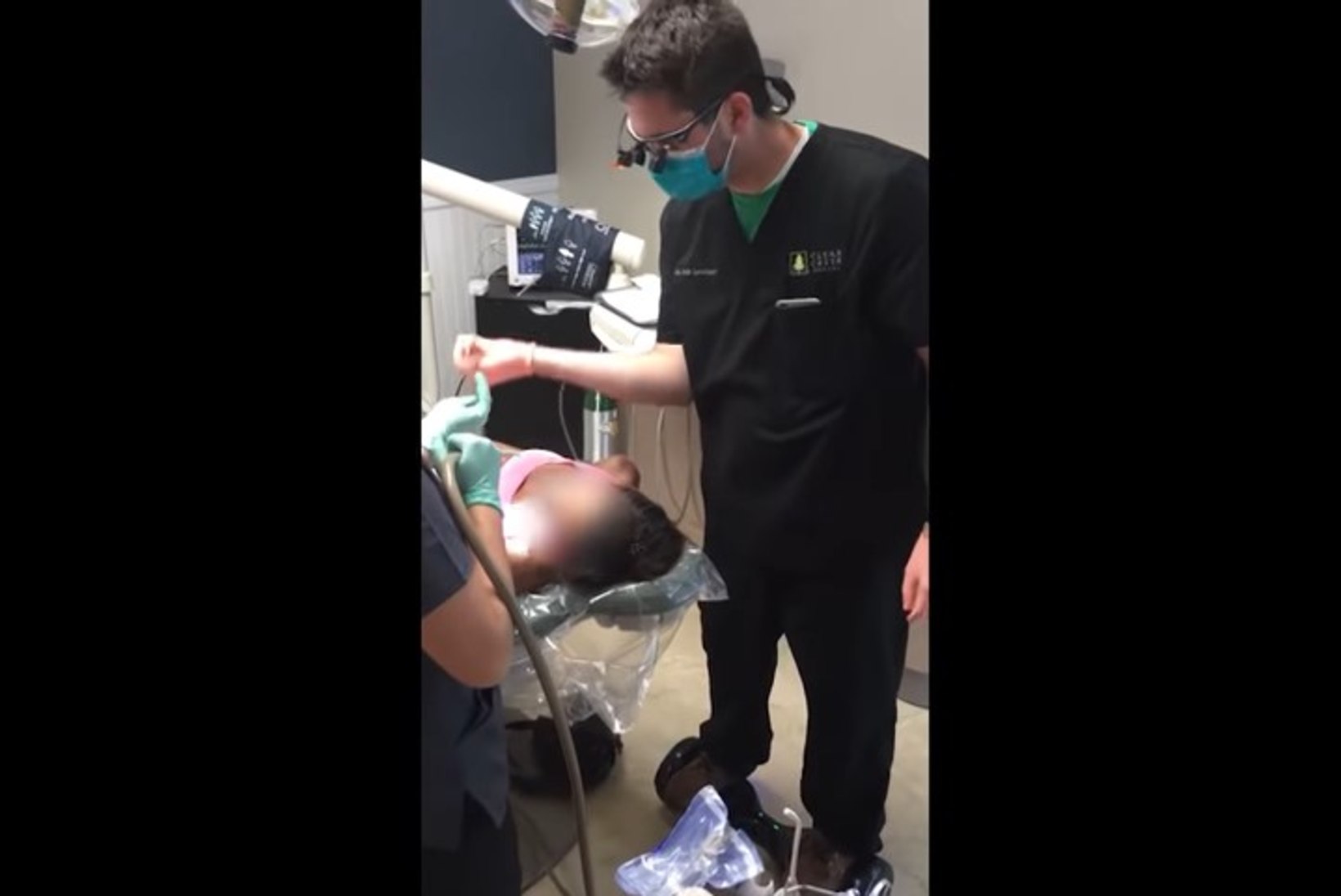 VIDEO | USAs mõisteti aastateks vangi hambaarst, kes tõmbas tasakaaluliikuril sõites patsiendil hamba välja