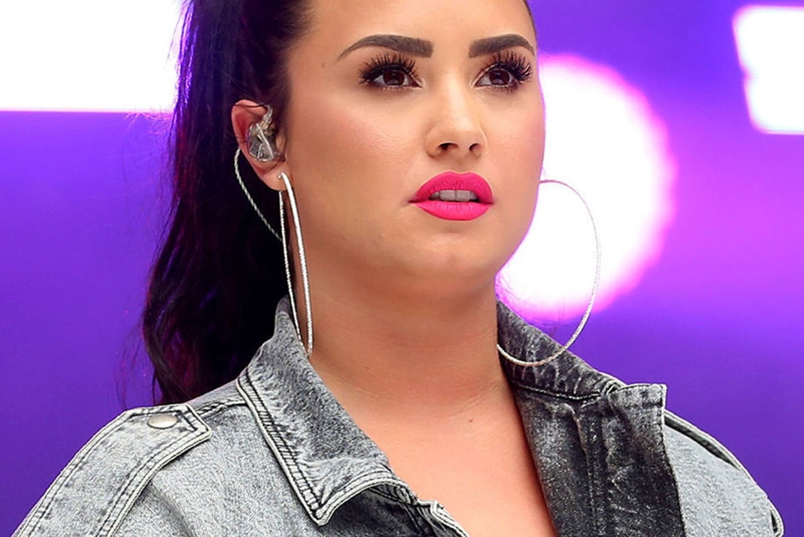 VAID KAKS KUUD: Demi Lovato katkestas ootamatult kihluse