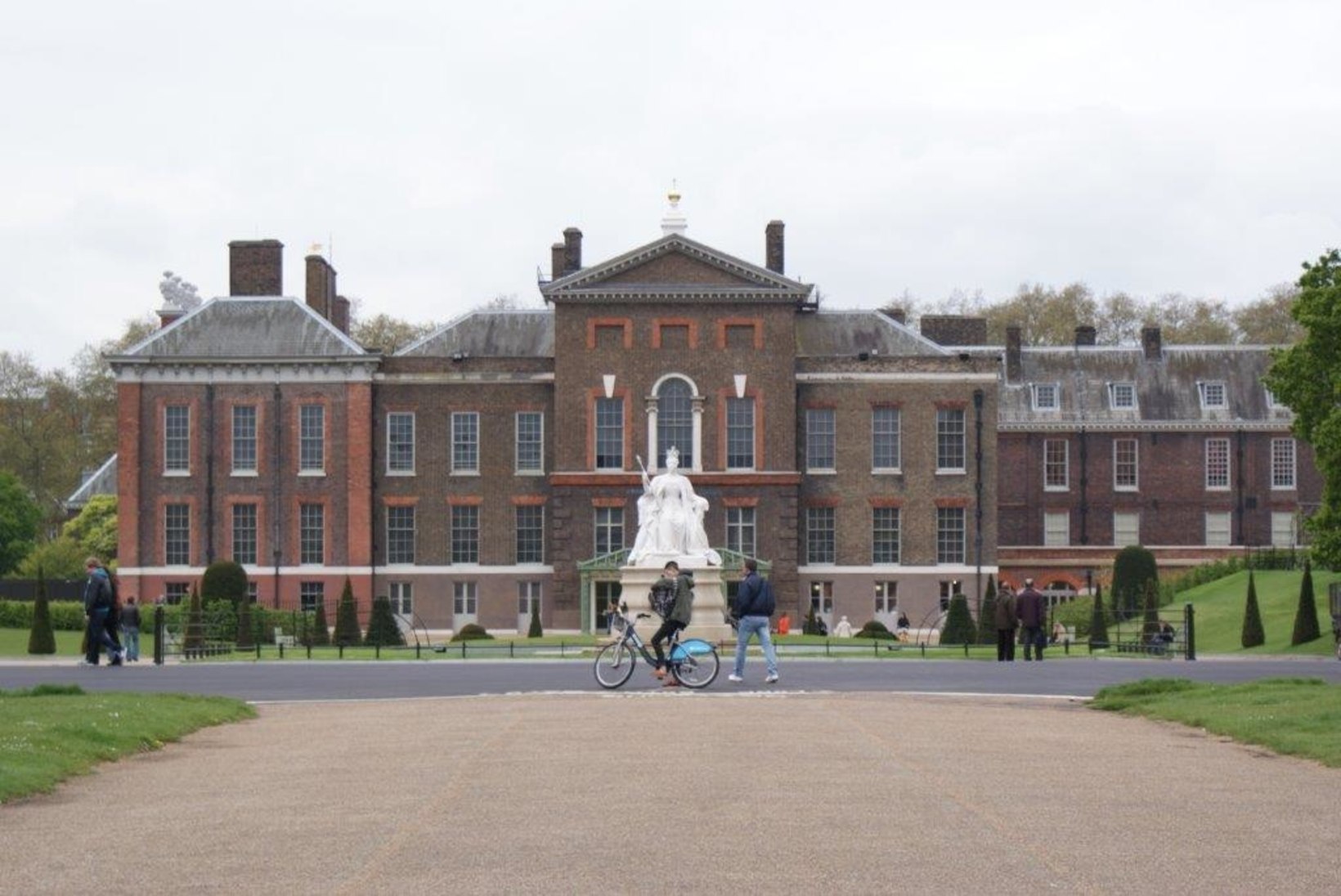 Õudus Kensingtoni palees: prints Williami kodu eest leiti laip