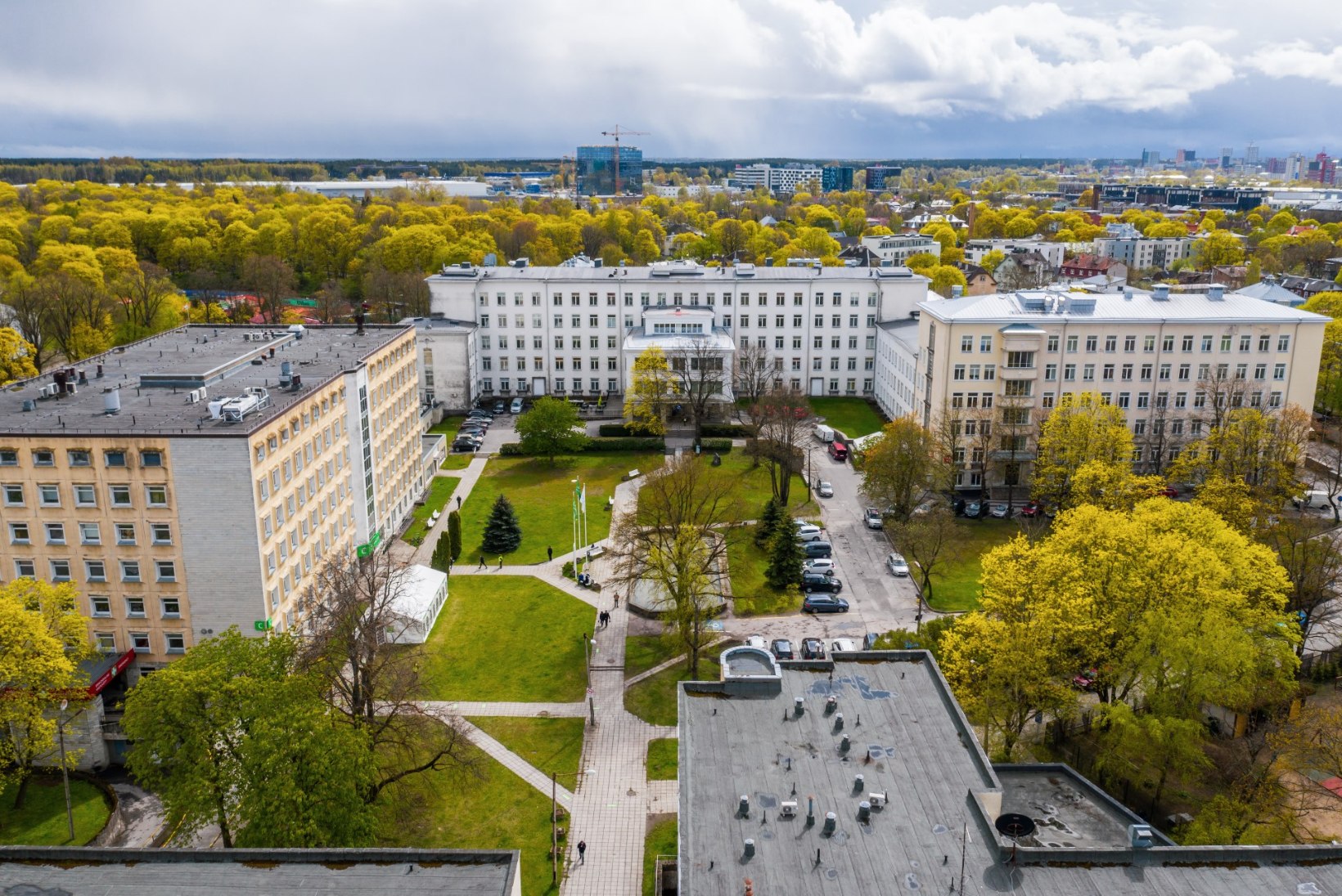 Tallinna keskhaiglad kehtestavad patsientide külastuskeelu, regionaalhaigla veel mitte