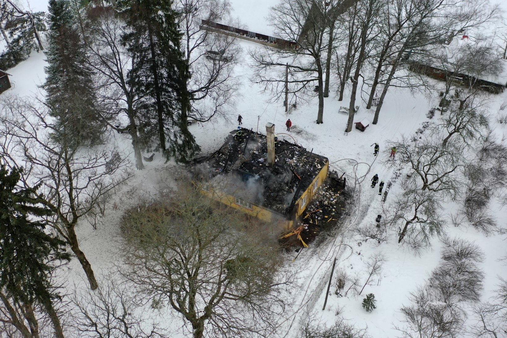 FOTOD | Tulekahjus hävis täielikult Viljandimaal asuv talumaja