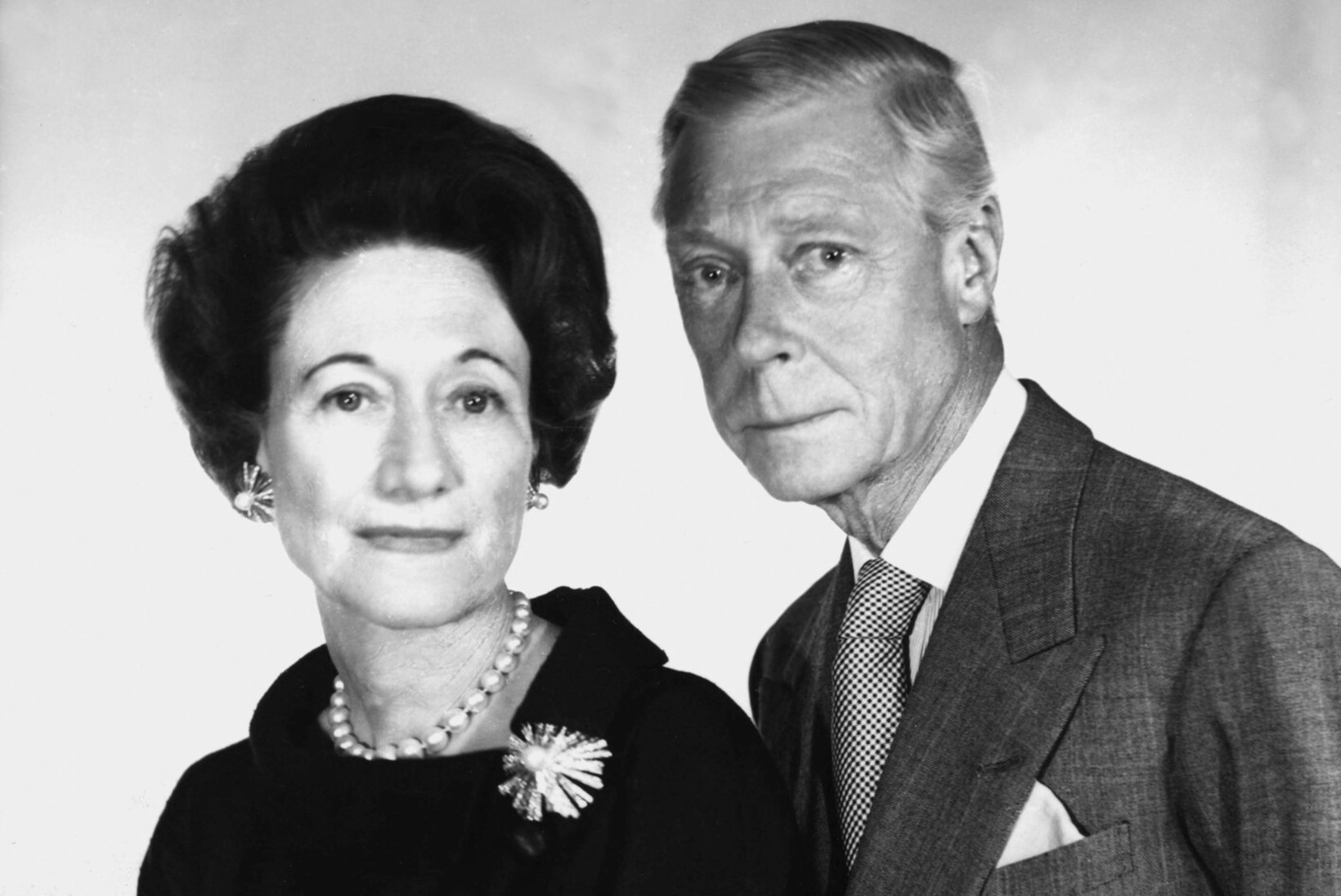 NAINE, KES RÖÖVIS KUNINGA: Wallis Simpsoni vari tekitab tänaseni briti kuningakojas hirmuvärinaid