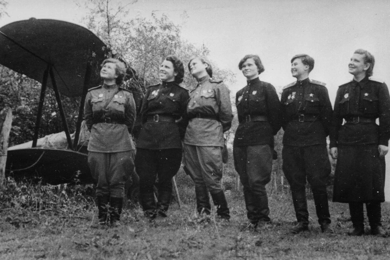 KARTMATUD ÖÖNÕIAD: Nõukogude Liidu naislendurid tekitasid sakslastele vineerist lennukitega ohtralt probleeme
