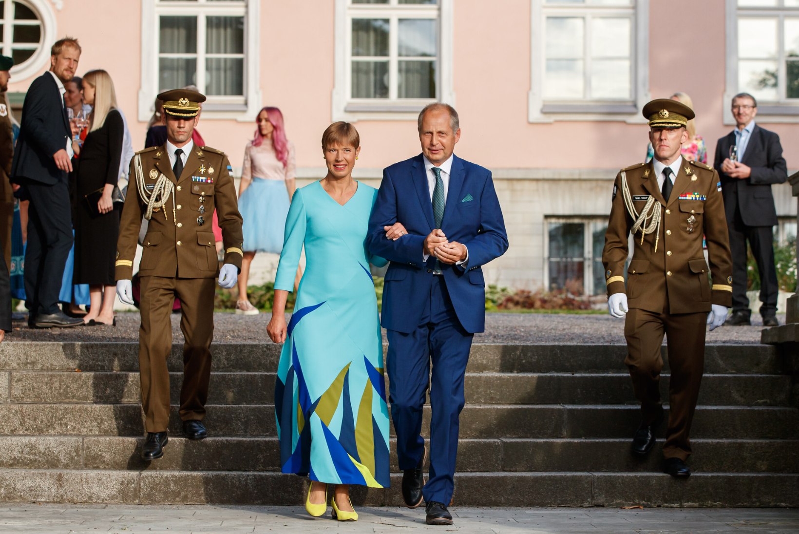 TOP 10: STIIL ON VABA! Kersti Kaljulaidi valitsemisaega jäävad meenutama erksad värvid, põnevad mustrid ja kurikuulus pusa