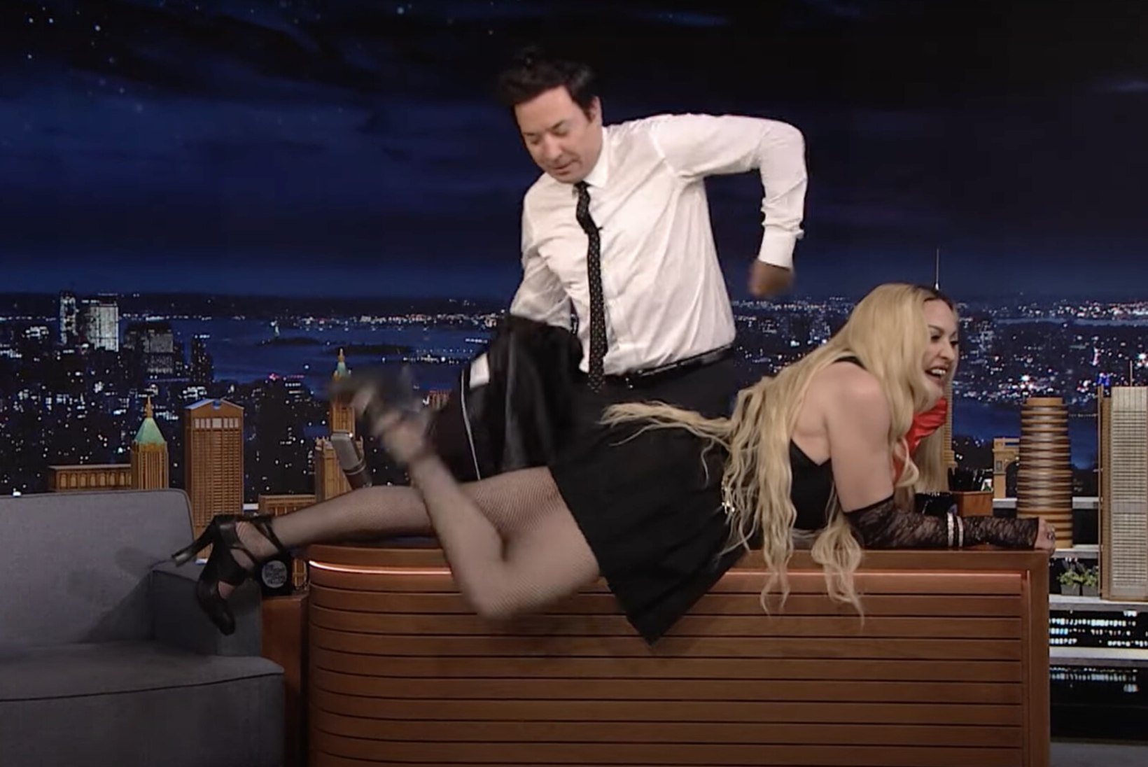 VIDEO | VANUS ON VAID NUMBER! 63aastane Madonna kiskus telesaates taguotsa paljaks