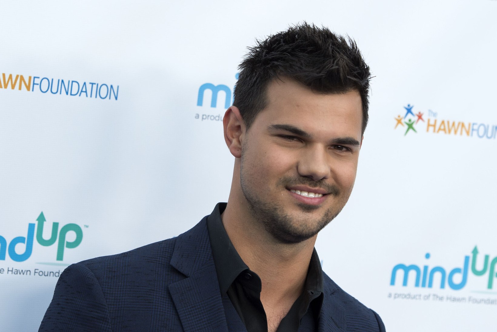 „Videviku“ täht Taylor Lautner kihlus nimekaimuga