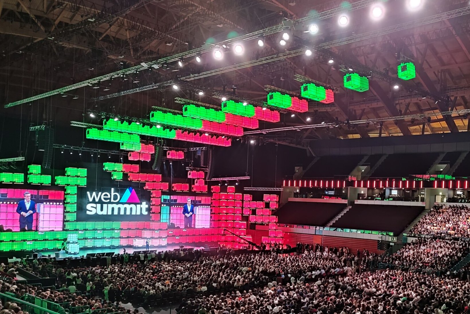 VIDEO JA GALERII | ÜLE 42 000 OSALEJA JA 152 TONNI TOITU! Web Summit purustab rekordeid: patsiga IT-poiste kohtumisest võrsus maailma suurim idufirmade kogunemine 