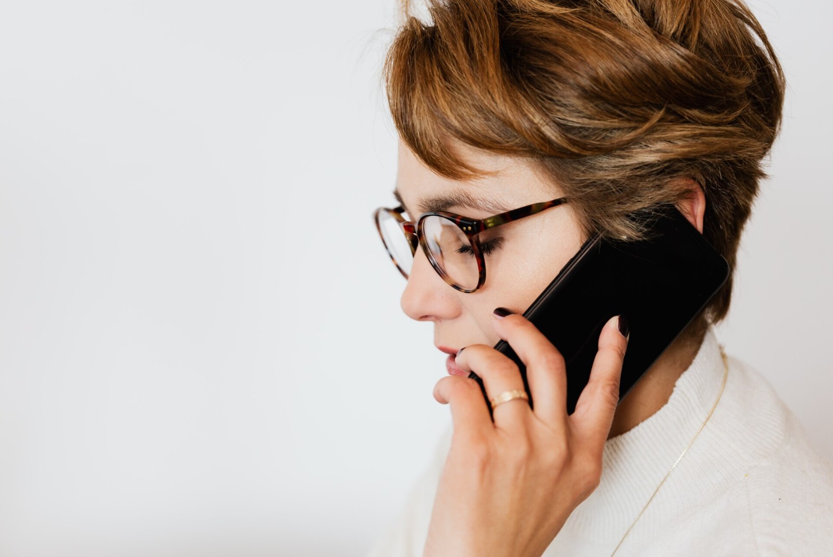 EKSPERT SELGITAB: kuidas vältida telefonimüügi kelmuse ohvriks langemist?