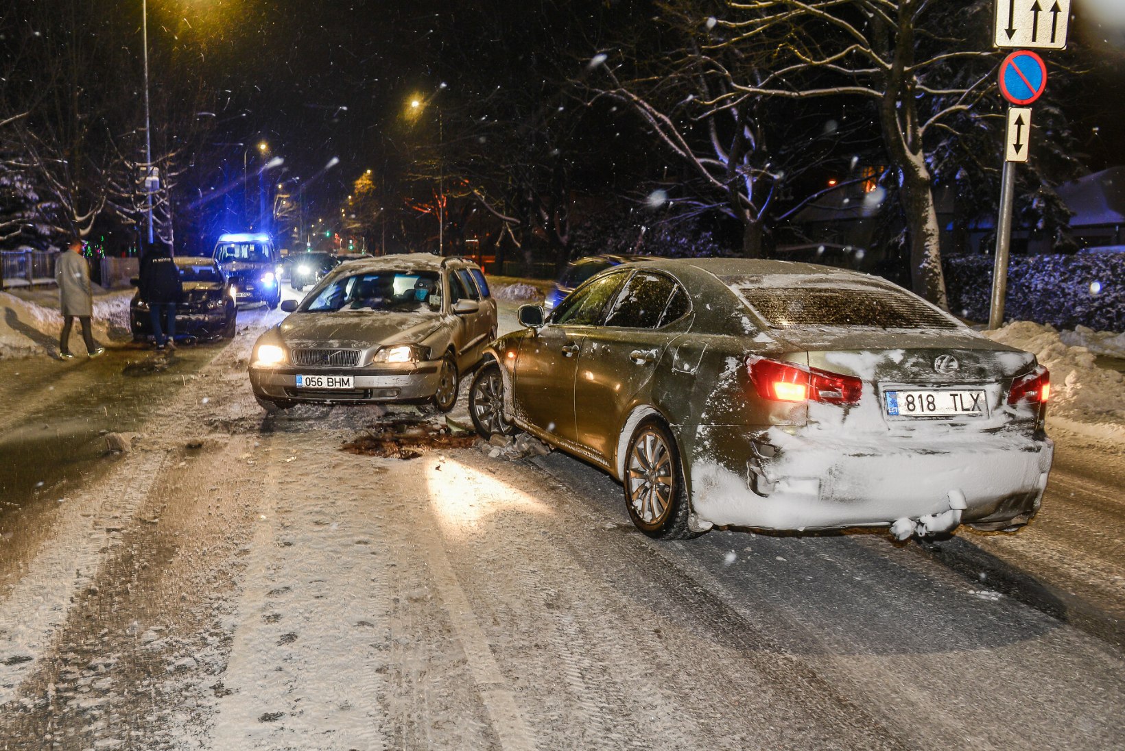 FOTOD | Tartu tuiksoonel põrkasid kokku kolm autot