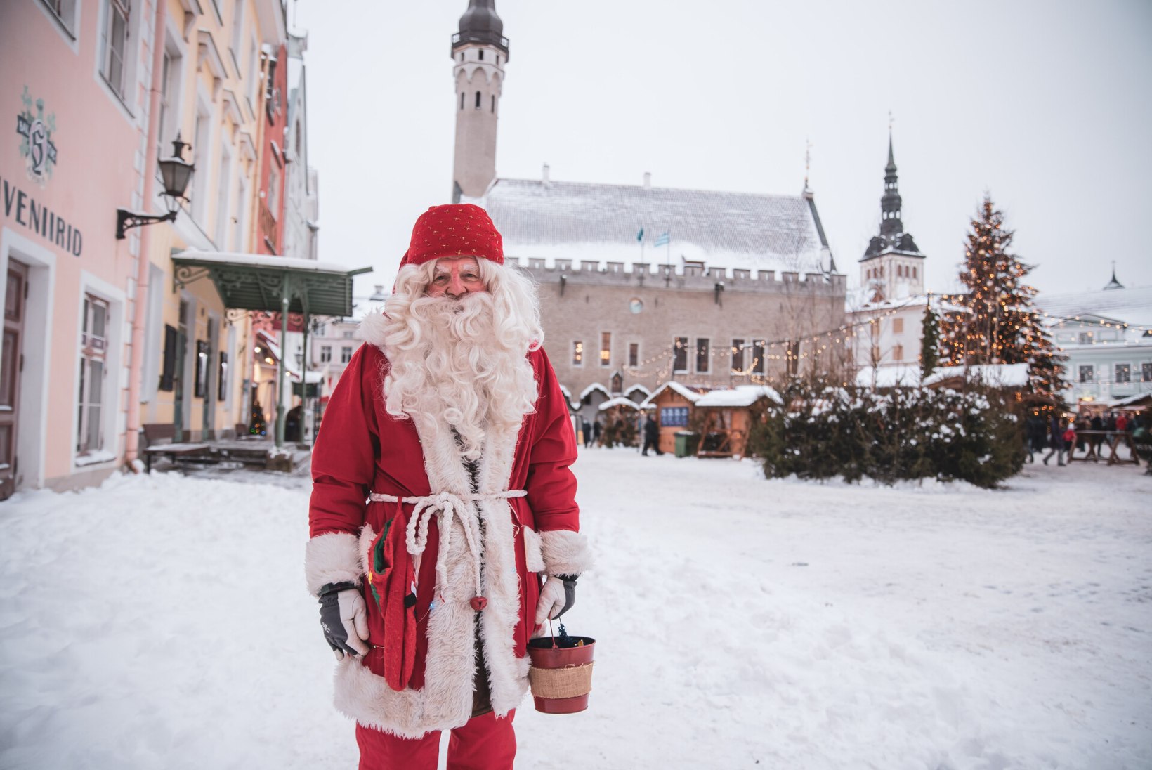 ÕL VIDEO | Tallinna raeplatsi 88aastane jõuluvana: „Ei ole harjunud kodus lesima ja mitte midagi tegema.“