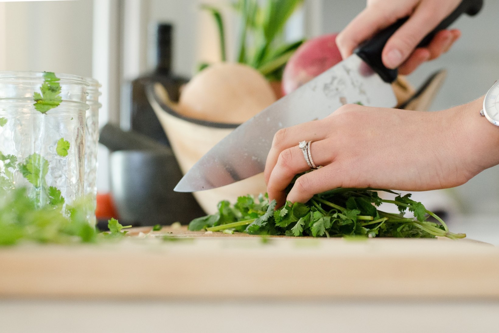 Köök puhtaks! Nutikad lahendused, kuidas saada lõhnad ja pisikud köögis kontrolli alla