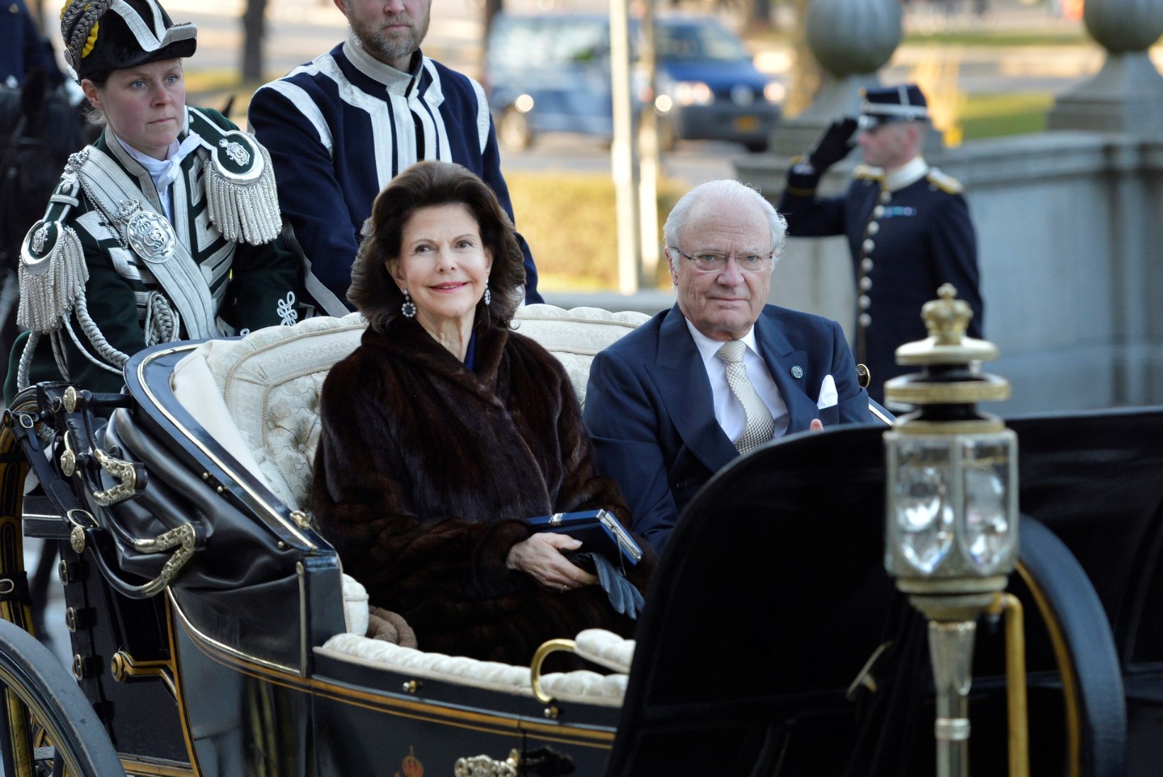Rootsi kuninganna murdis kukkudes mitmest kohast käeluu