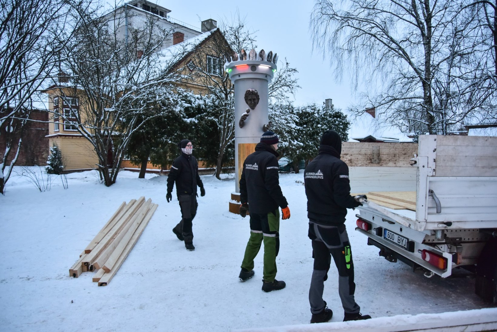 FOTOD | HÜVASTI, JAAK! Viljandis pandi Joala kuju kasti