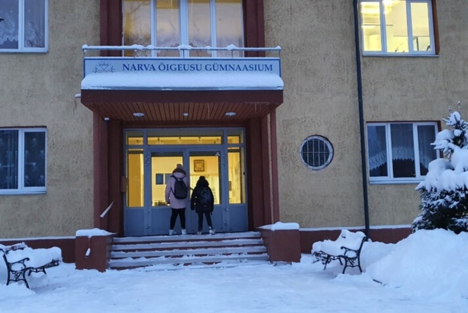 Narvas soovib vaktsiinisüsti alla veerandi haridustöötajaist