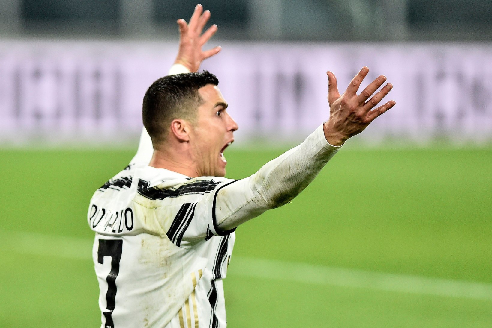 Ronaldo duubel tõstis Juventuse esikolmikusse