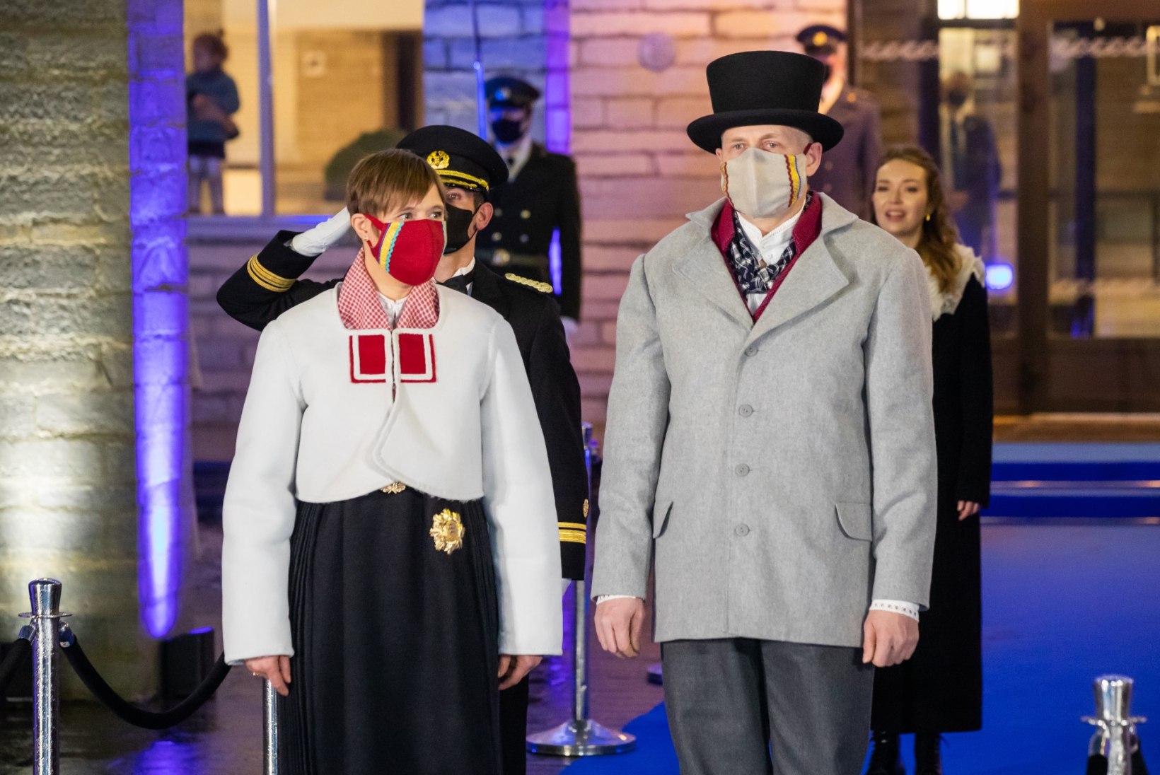 FOTOD | Presidendipaar kannab Jämaja kihelkonna rahvariideid: valiti need presidendi esivanemate juurte järgi