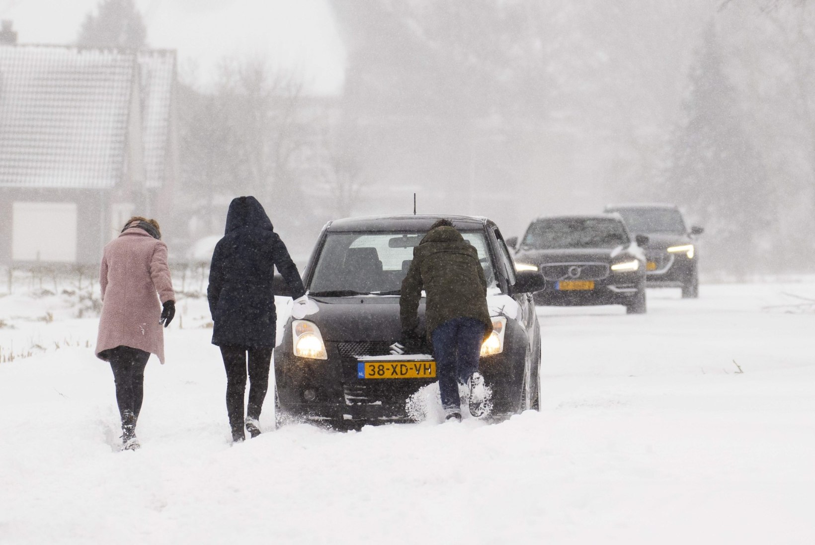 Lumetorm sundis Hollandis ja Saksamaal ronge seisma