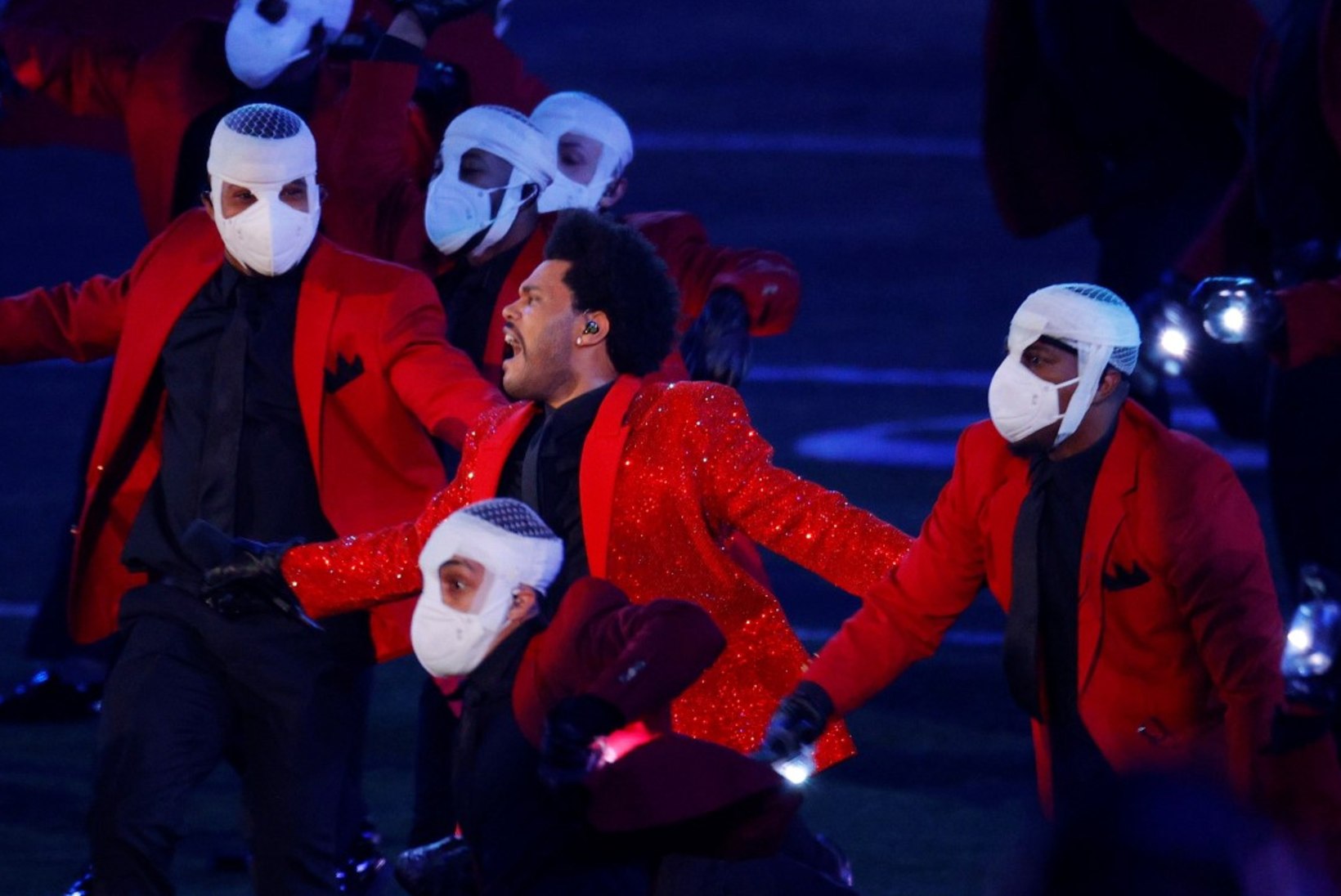 VIDEO | Mis juhtus Super Bowli poolajasõul The Weekndi näoga?