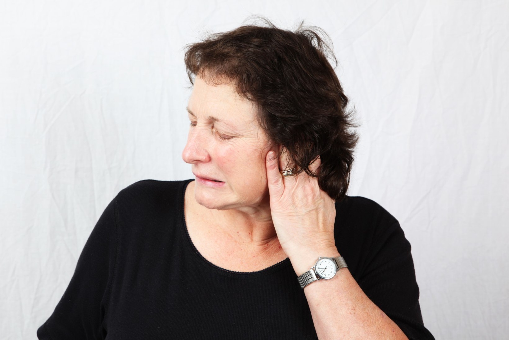 ARST VASTAB: miks kõrva kuulmekäik kuivab ja on valus?