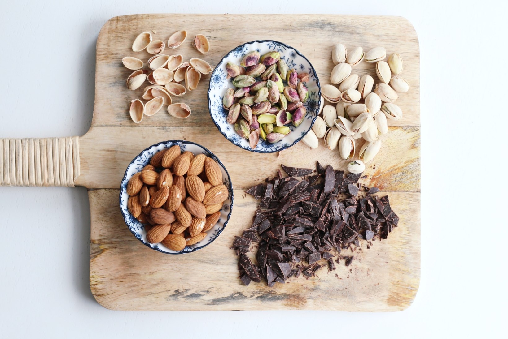 SAMM-SAMMULT ÕPETUS: kodune seesamihalvaa pistaatsiapähklite, mandlite või šokolaadiga