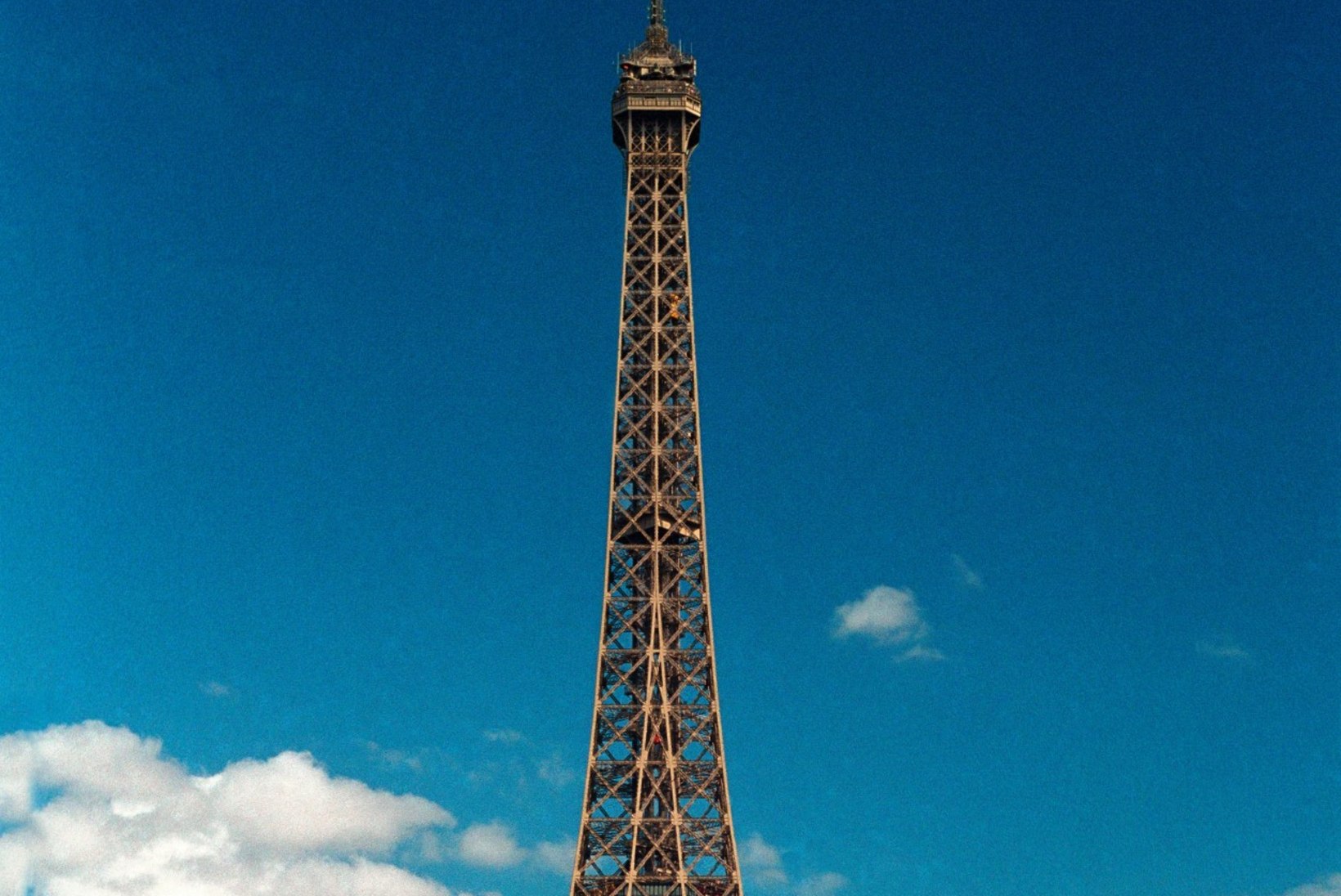 Mitmed kultuuritegelased olid 132 aastat tagasi avatud Eiffeli torni püstitamise vastu