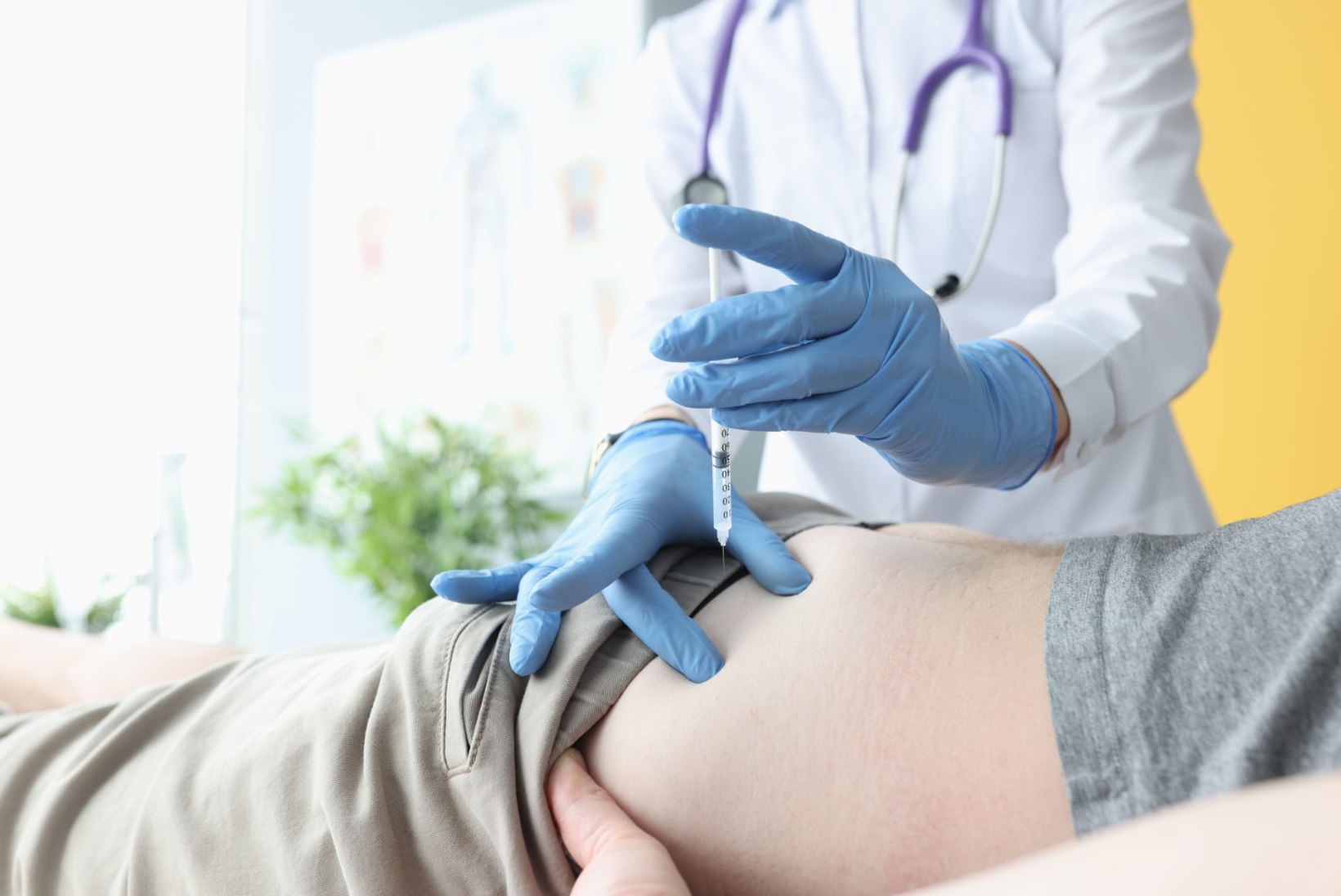 TEADLANE SELGITAB: miks koroonavaktsiini ei süstita tagumikku, kus poleks nii valus?
