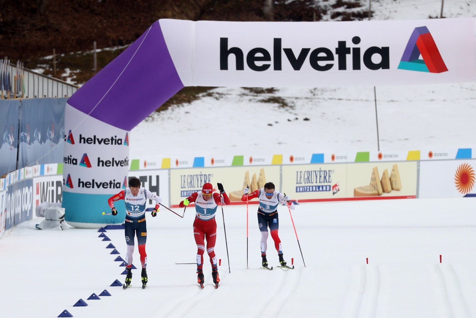 SUUR DRAAMA! Kläbo ja Bolšunov ei mahtunud MMi maratoni finišisirgele ära, maailmameistriks kroonitud norralane diskvalifitseeriti!