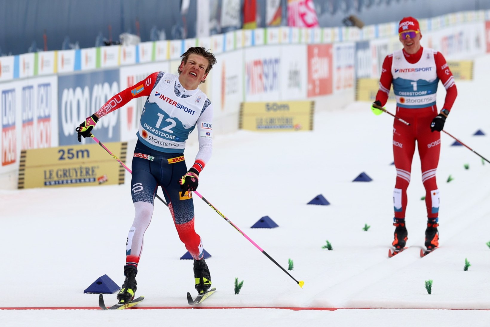 SUUR DRAAMA! Kläbo ja Bolšunov ei mahtunud MMi maratoni finišisirgele ära, maailmameistriks kroonitud norralane diskvalifitseeriti!