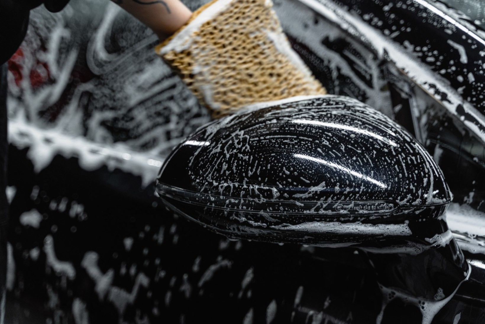 Kevadine autopesu tuleb teha keskmisest põhjalikum! 6 nippi, kuidas sõiduk läikima lüüa