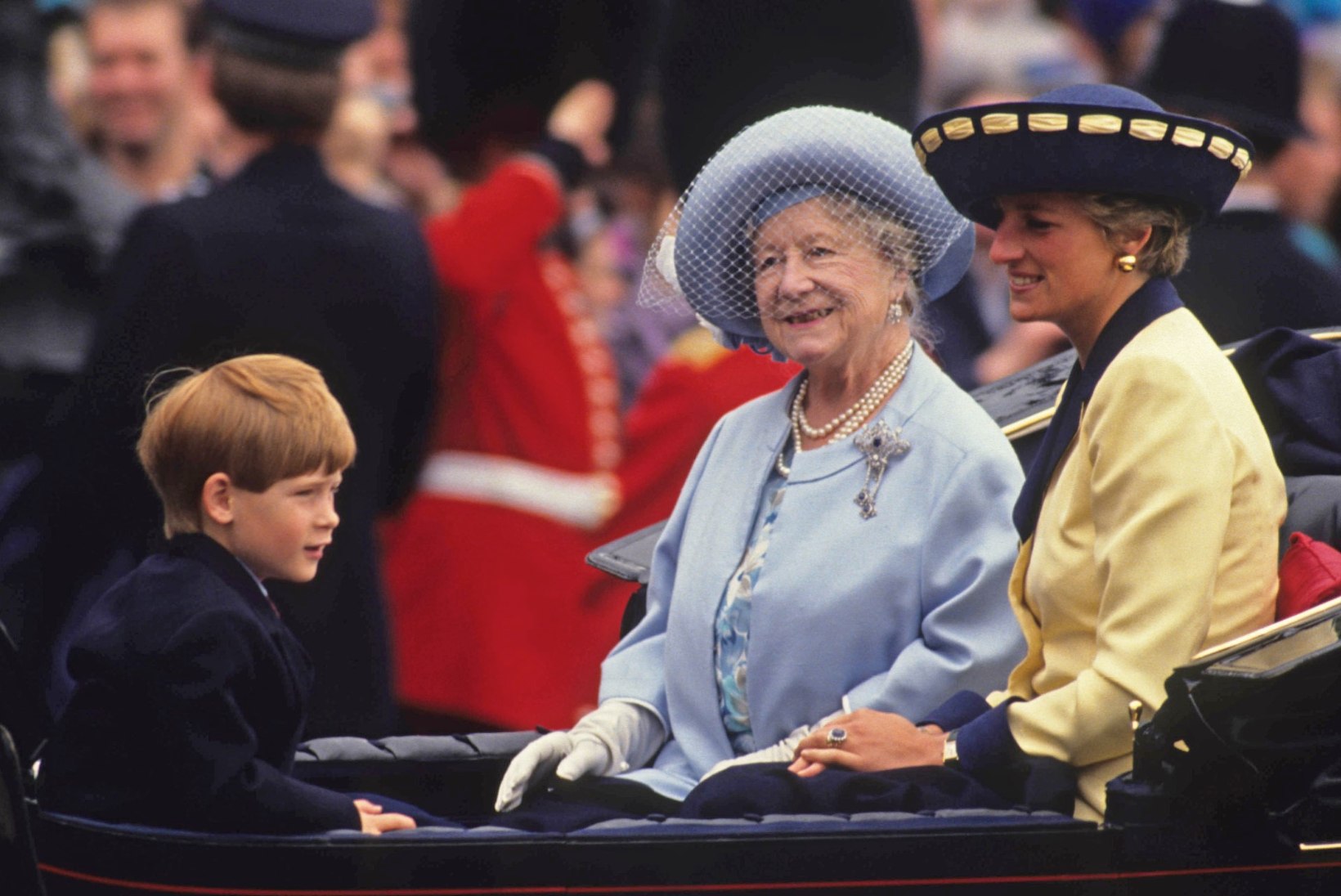 PALJASTUS: kuninganna ema pärandas Harryle rohkem raha kui Williamile