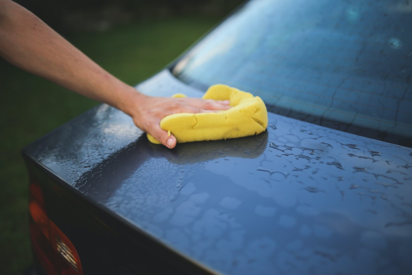 Kevadine autopesu tuleb teha keskmisest põhjalikum! 6 nippi, kuidas sõiduk läikima lüüa