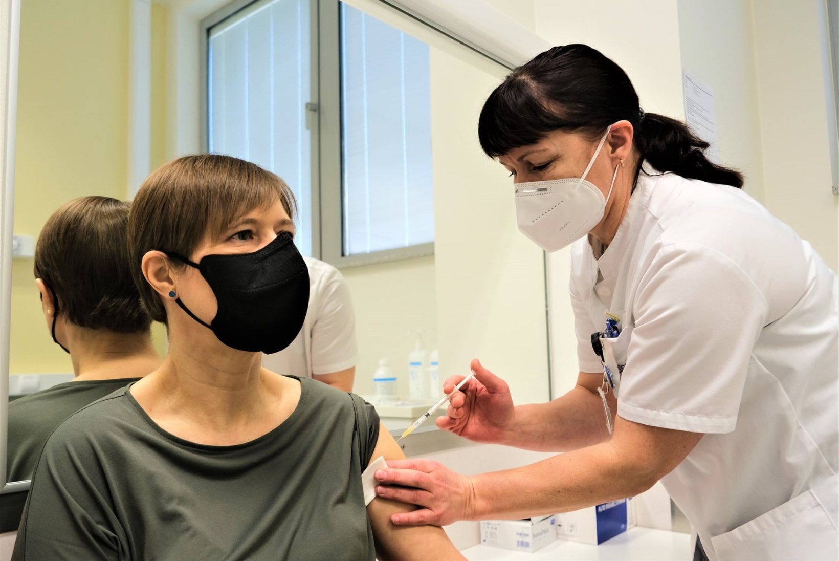 Kersti Kaljulaid sai teise vaktsiinisüsti: „Kui see võimalus end vaktsineerida avaneb, kasutage seda.“