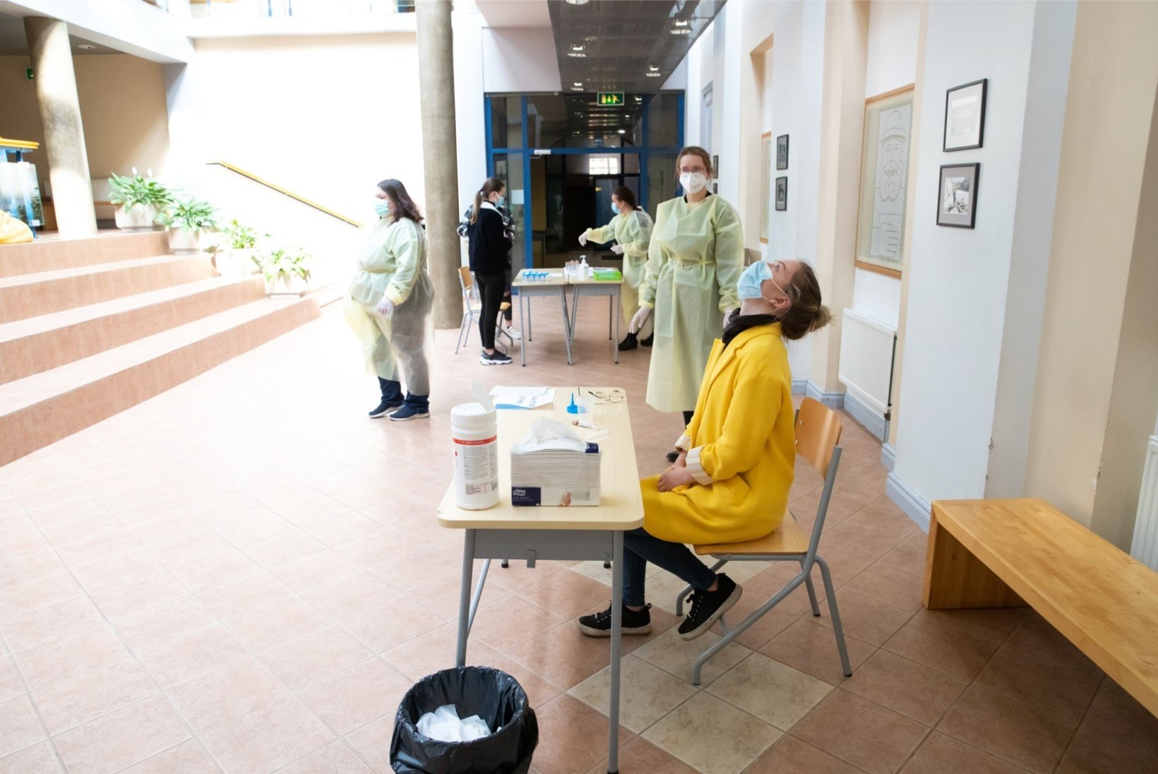 FOTOD | Suur sülitamine: riigieksami tegijad said võimaluse end viirusevabaks testida