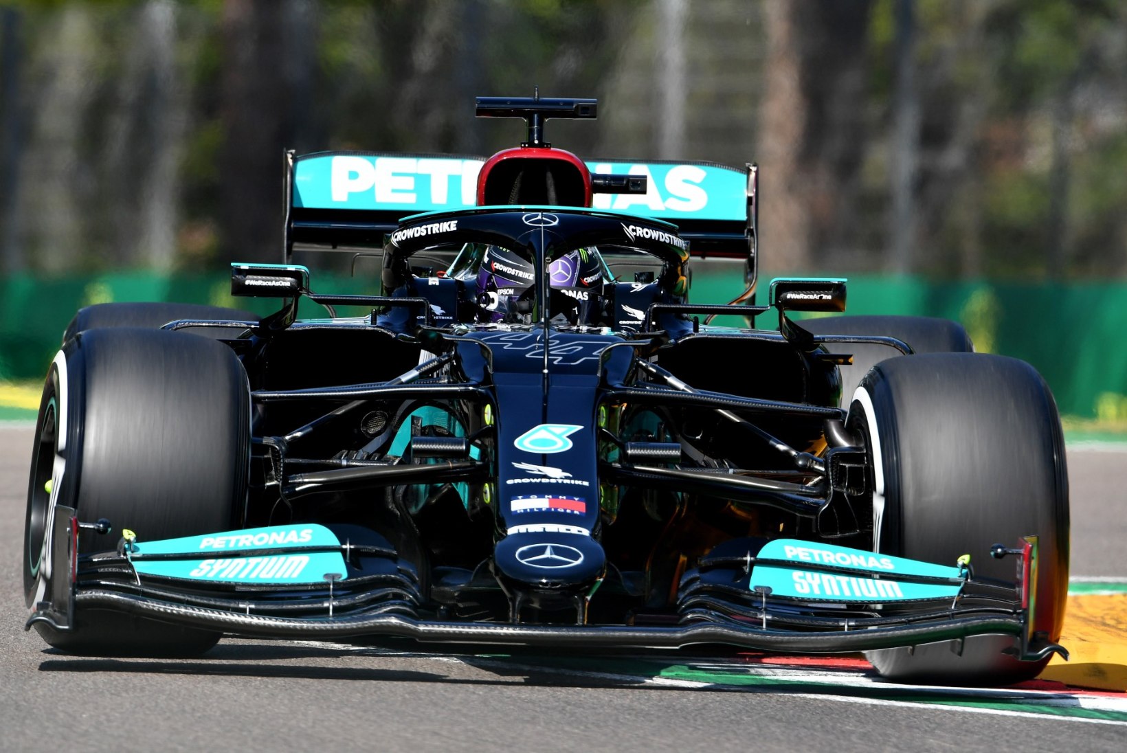 Kvalifikatsiooni võitnud Hamilton jõudis võimsa tähise lävele