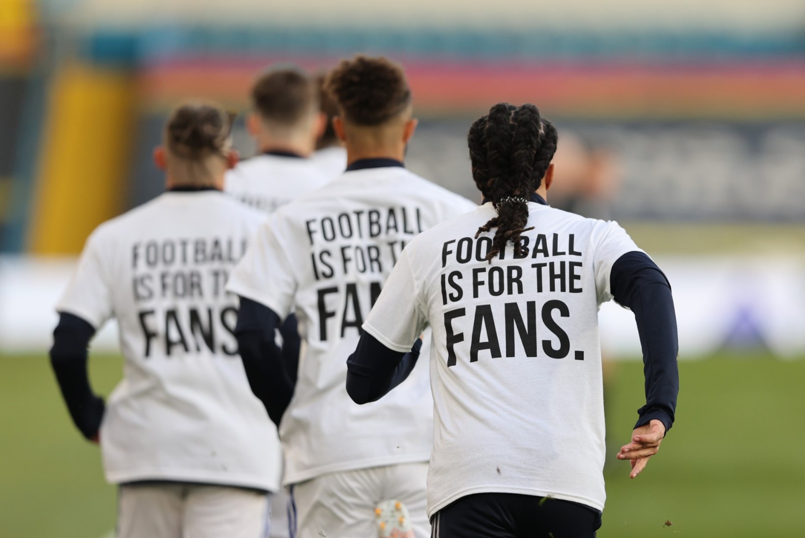 FOTOD | Livepooliga mängiv Leeds saatis Inglismaa meistri suunas terava sõnumi
