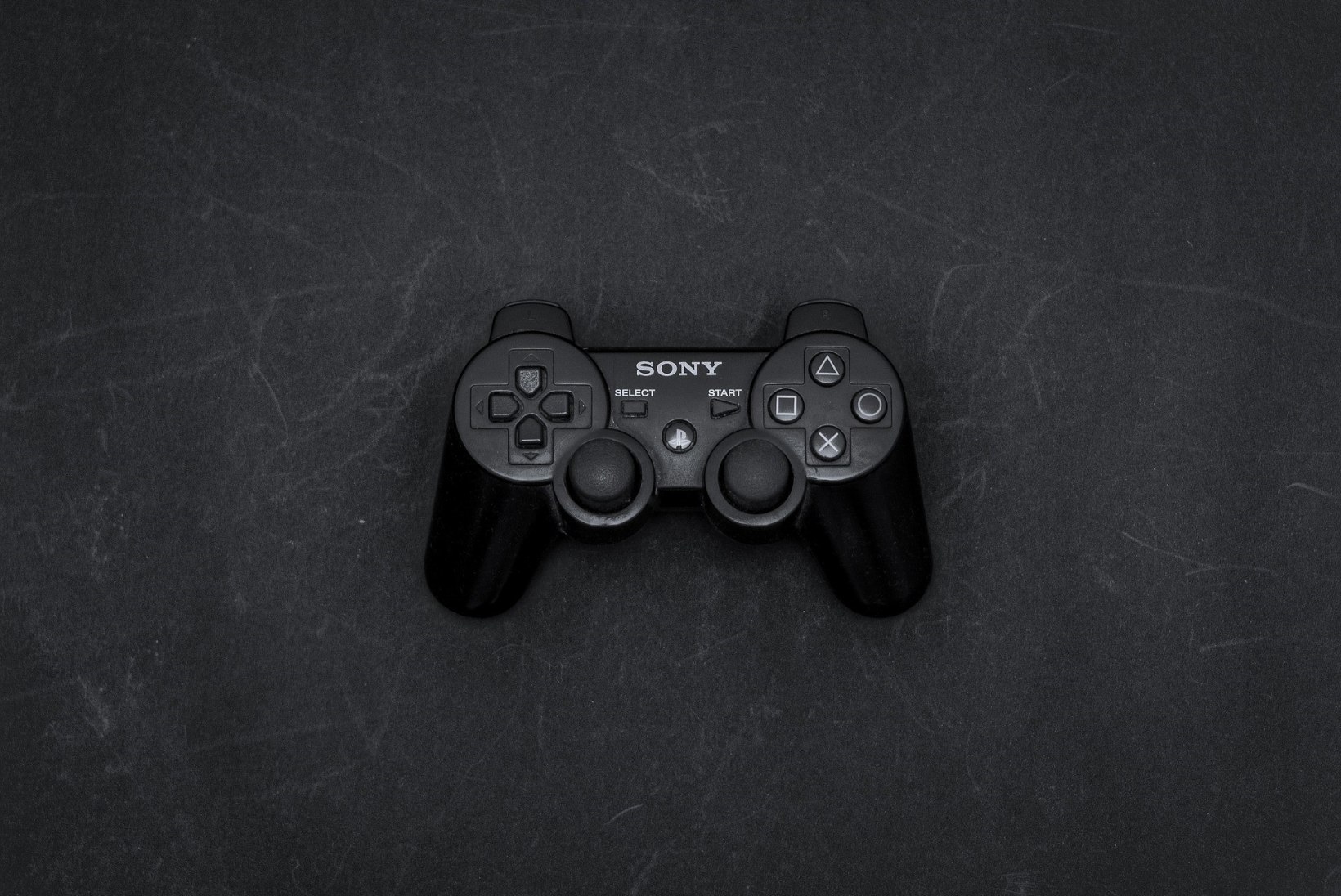 RÕÕMUSÕNUM: PlayStation otsustas PS3 ja PS Vita poode mitte sulgeda