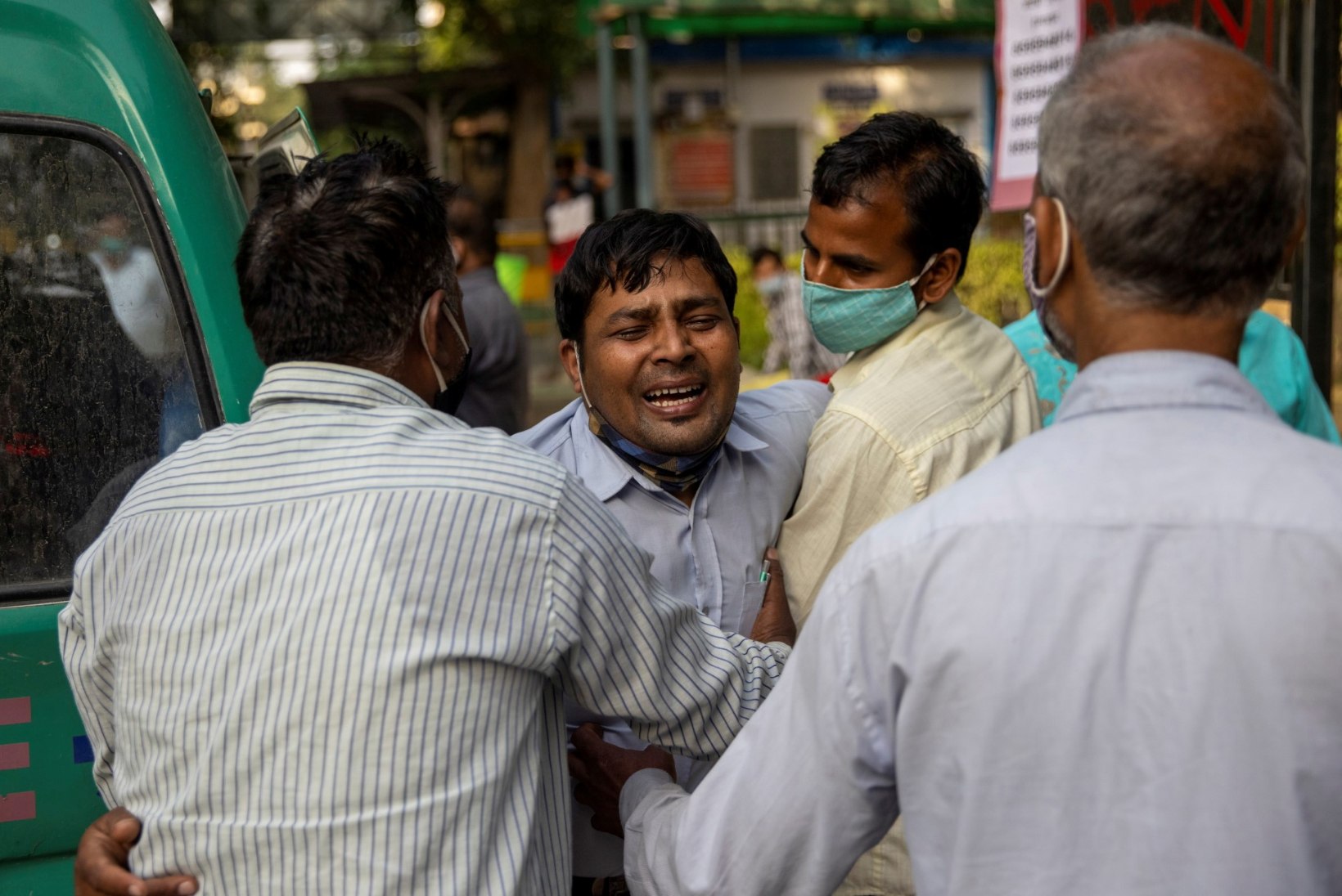 India ägab üha suureneva nakatunute arvu all, suri rekordarv inimesi