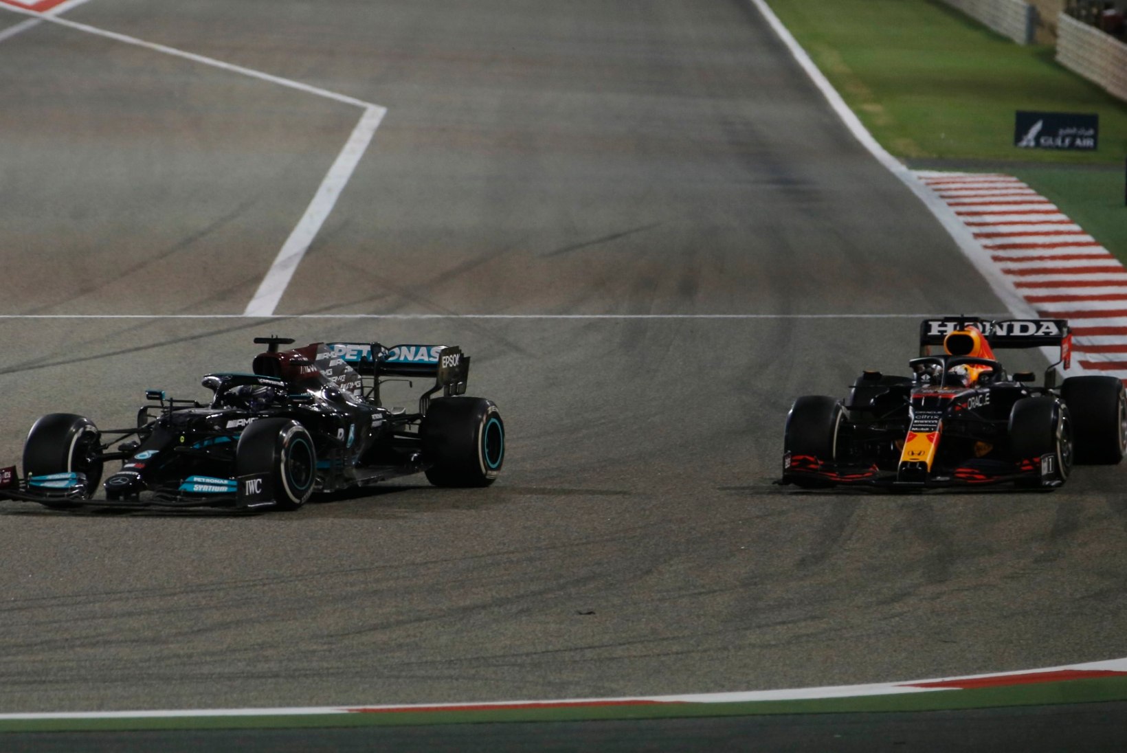 Red Bull: Verstappen kaotas Bahreinis Hamiltonile tehniliste probleemide tõttu